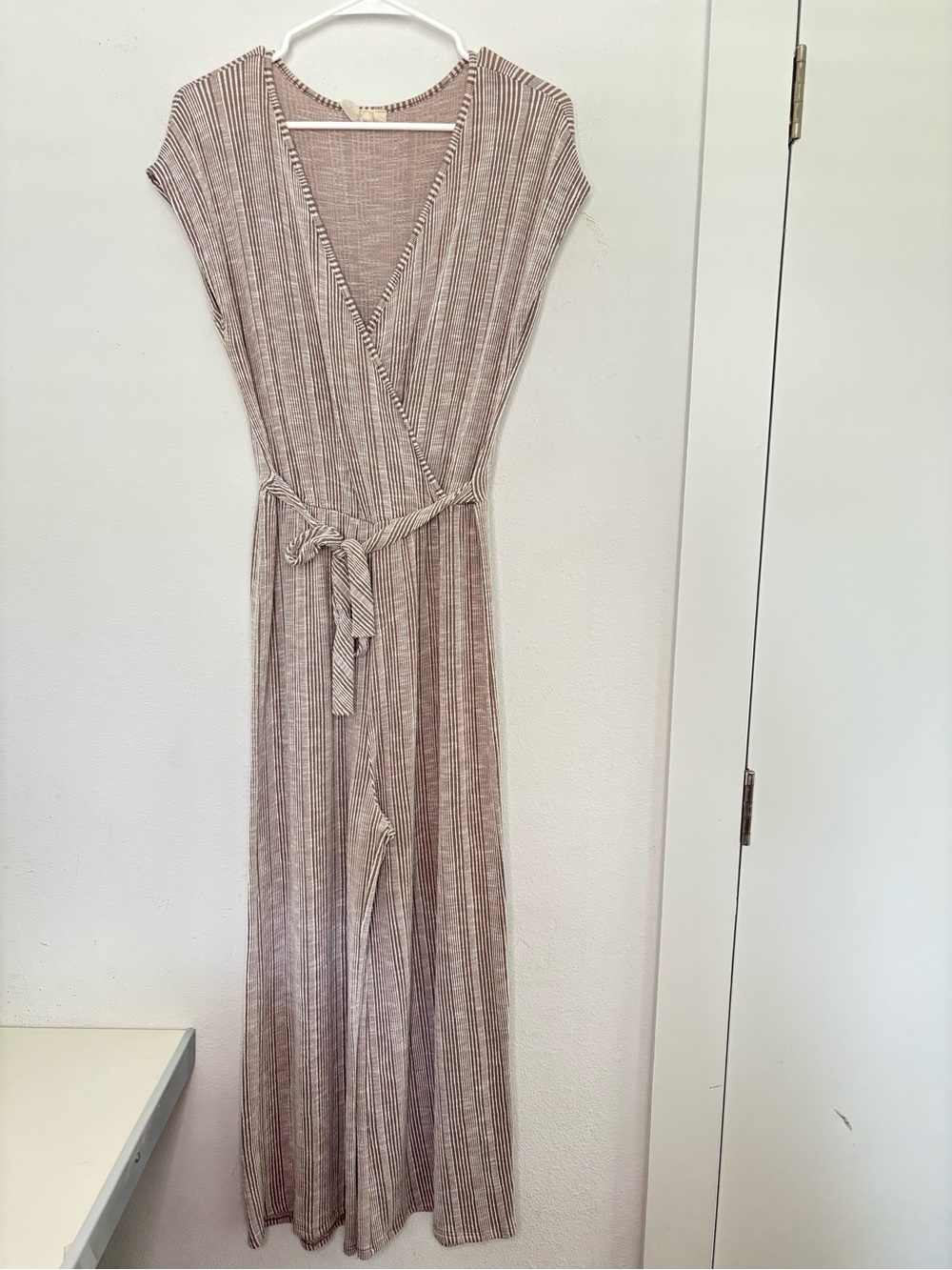 CAUTION TO THE WIND NEUTRAL STRIPED STRETCHY JUMPSUIT SZ LARGE